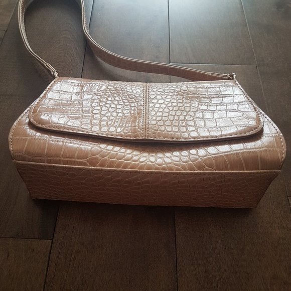 Liz Claiborne Women's Cream Handbag (NWT) - Picture 4 of 10